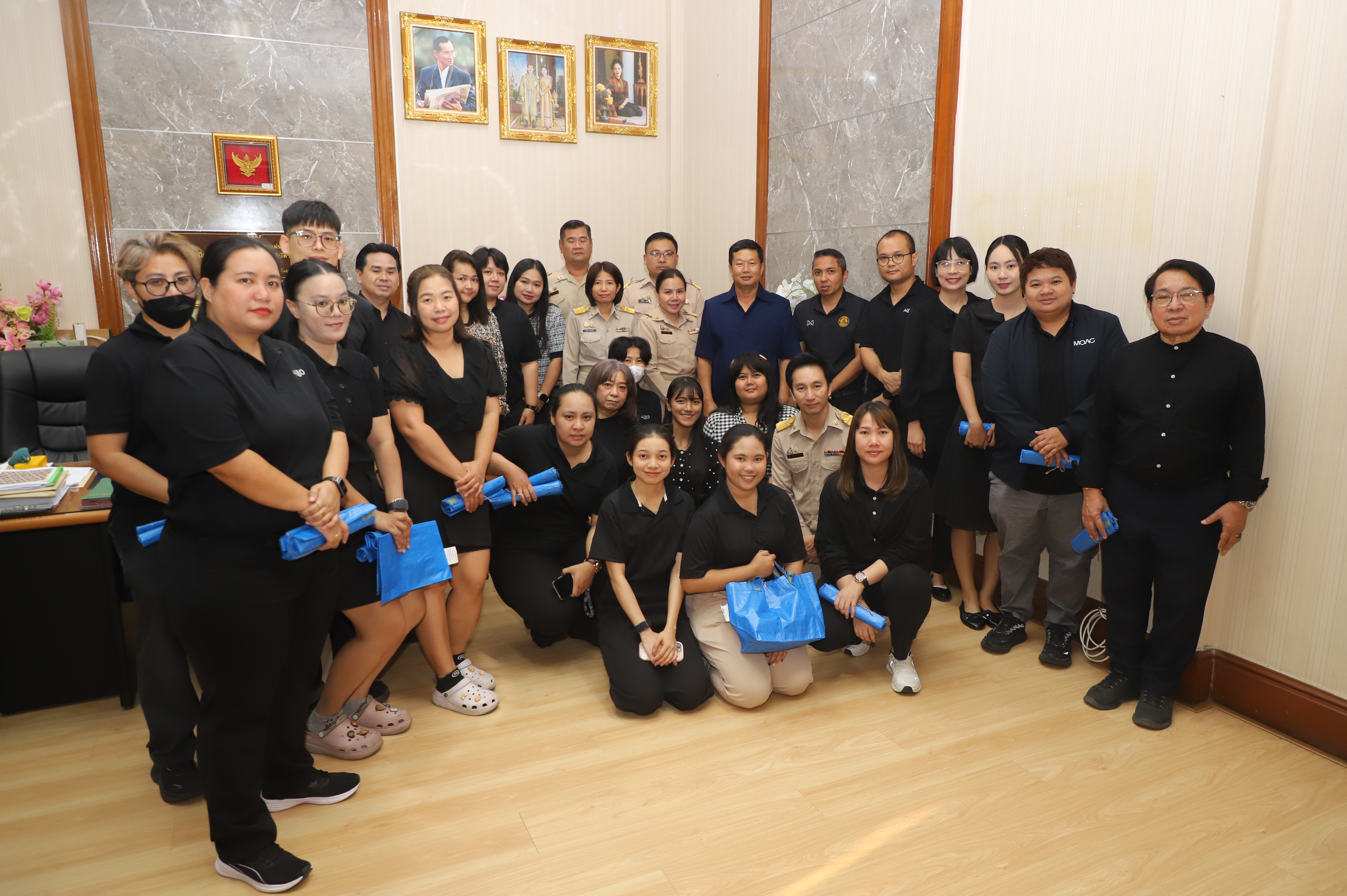 title - ส.ป.ก. ร่วมกัน สวัสดีปีใหม่ ผู้บริหารสำนักงานการปฏิรูปที่ดินเพื่อเกษตรกรรม พร้อมรับพรต้อนรับปีใหม่ 2569